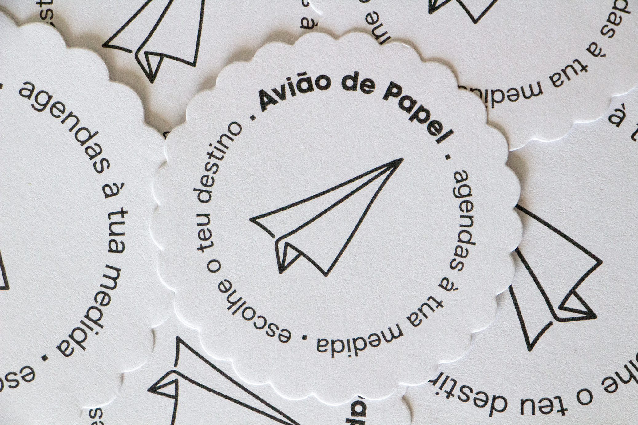 Graphic design showcase from Jéssica Viana's portfolio.